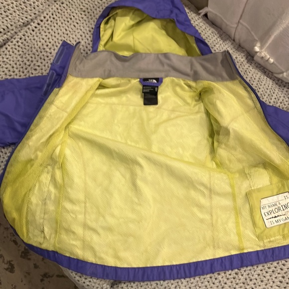 The North Face , girls XS (6 years) Hyvent she’ll rain jacket - Picture 5 of 6